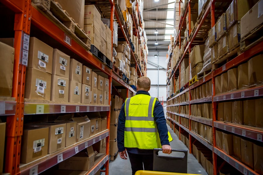 Der beste Weg, um Ihre Produkte zu versenden: Amazon FBA vs FBM vs 3PL